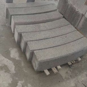 南阳芝麻白弧形路牙石